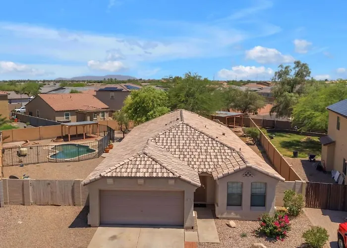 Pet-friendly 4br Heated Pool Yard Holiday home