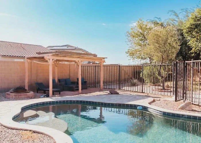 Pet-friendly 4br Heated Pool Yard Holiday home *