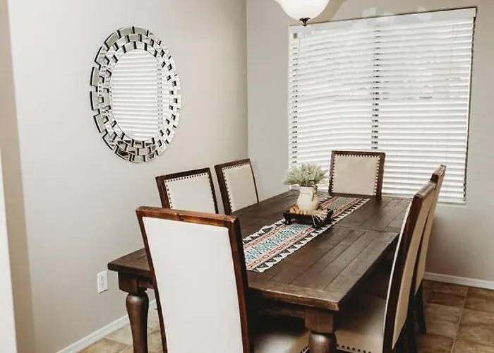 Pet-friendly 4br Heated Pool Yard