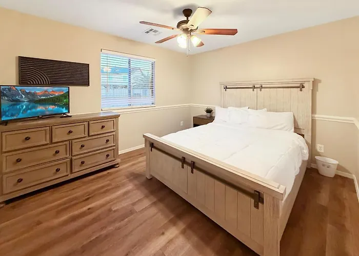 Pet-friendly 4br Heated Pool Yard Holiday home Casa Grande