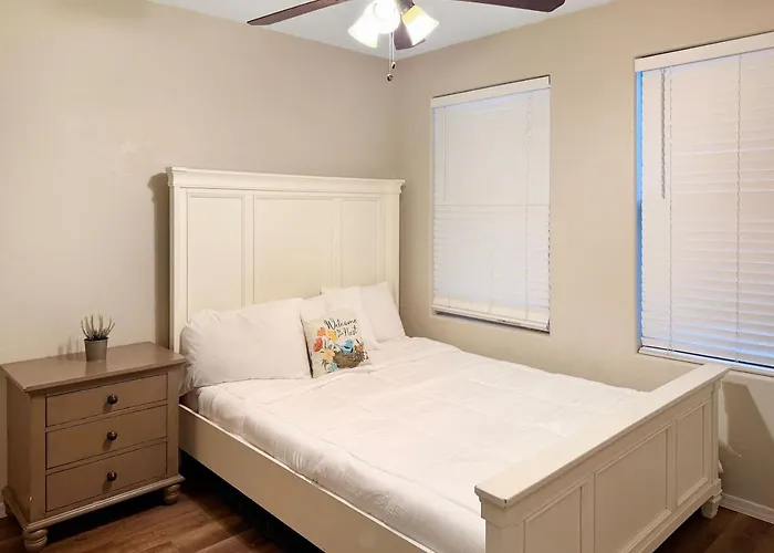 Pet-friendly 4br Heated Pool Yard