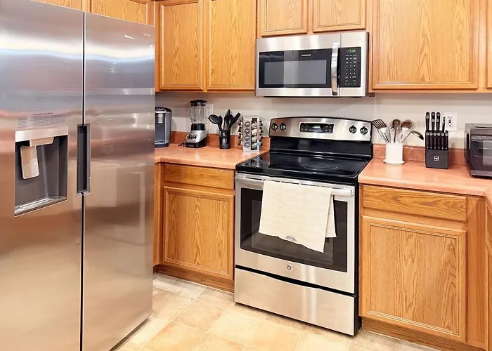 Pet-friendly 4br Heated Pool Yard Holiday home *