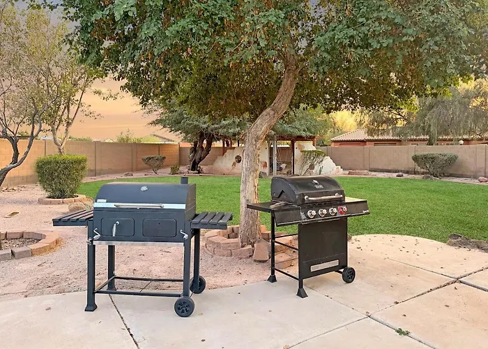 Pet-friendly 4br Heated Pool Yard Holiday home *